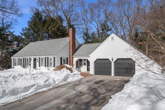 22 Longmeadow Rd, Hingham, MA 02043