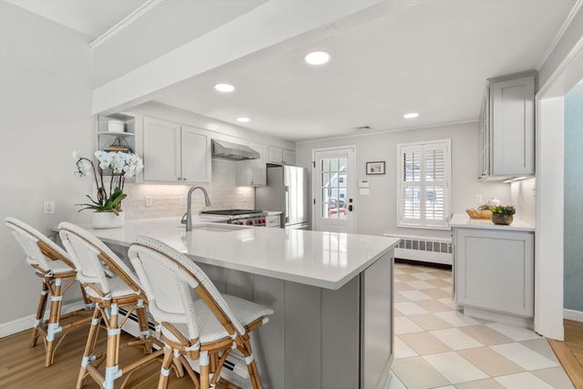 22 Longmeadow Rd, Hingham, MA 02043