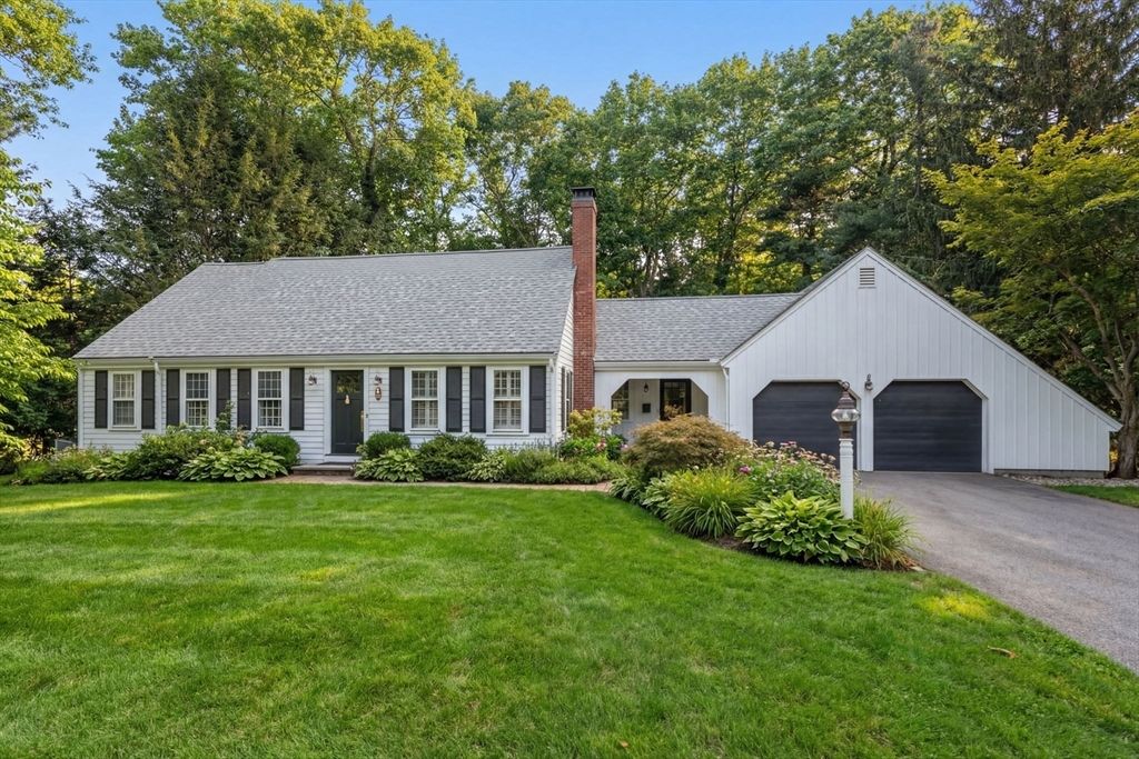 22 Longmeadow Rd, Hingham, MA 02043