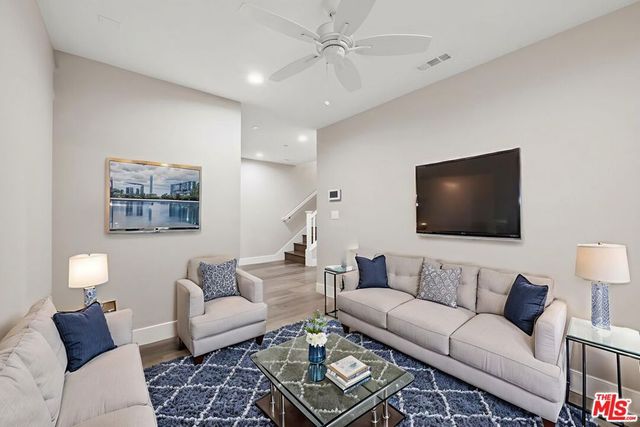 4393 Paxton Place, Calabasas, CA 91302