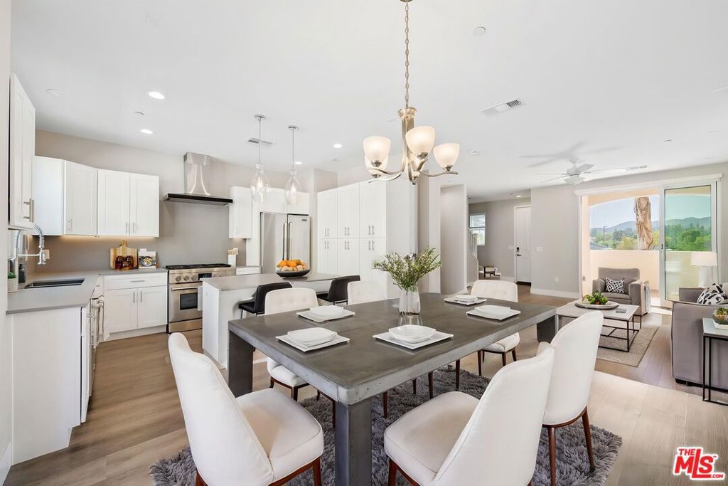 4393 Paxton Place, Calabasas, CA 91302