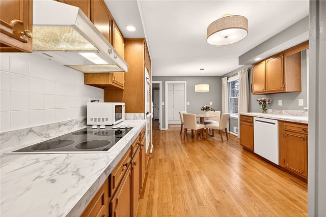 9 Sandpiper Lane, Pittsford, NY 14534