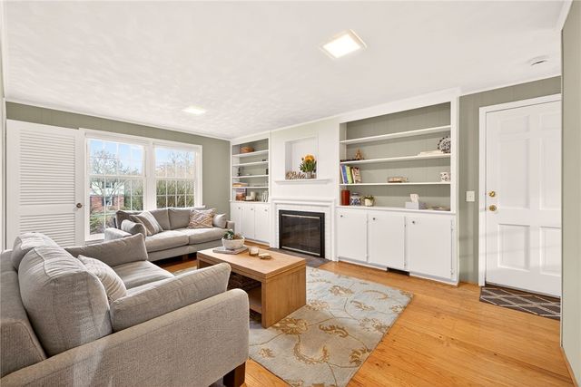 9 Sandpiper Lane, Pittsford, NY 14534