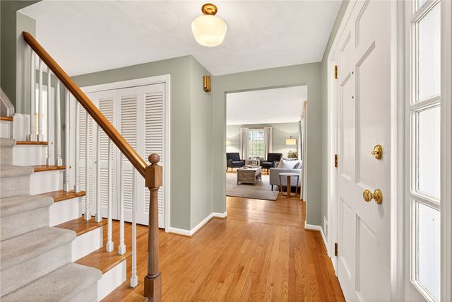 9 Sandpiper Lane, Pittsford, NY 14534