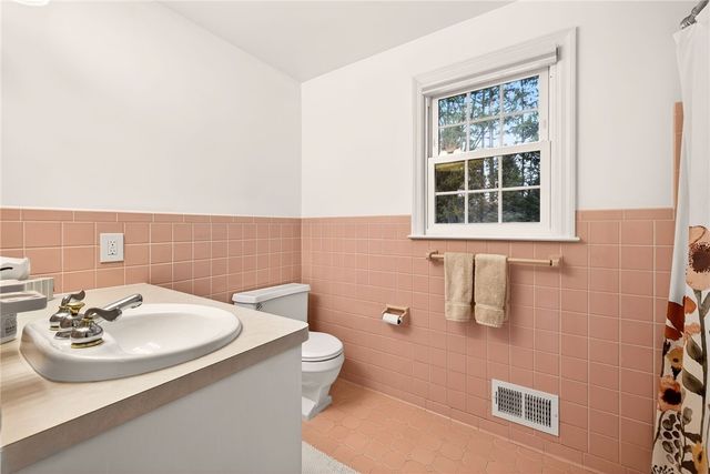 9 Sandpiper Lane, Pittsford, NY 14534