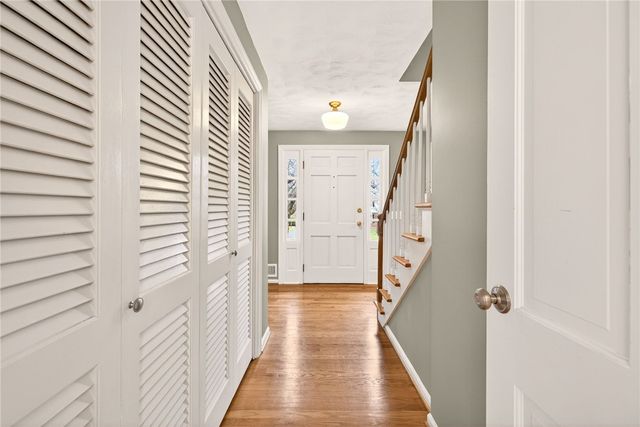 9 Sandpiper Lane, Pittsford, NY 14534