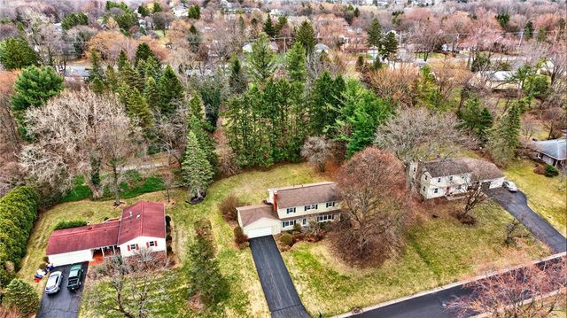 9 Sandpiper Lane, Pittsford, NY 14534