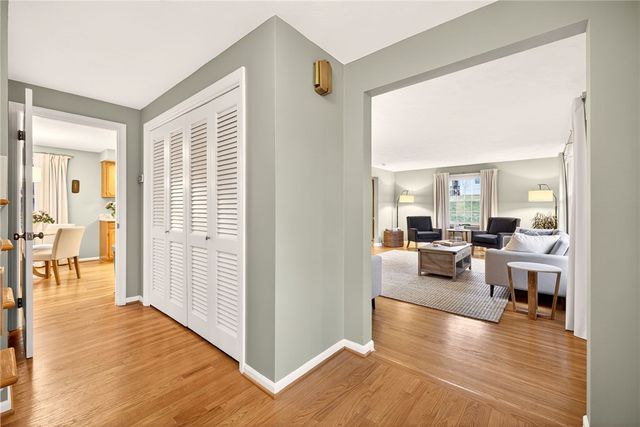 9 Sandpiper Lane, Pittsford, NY 14534