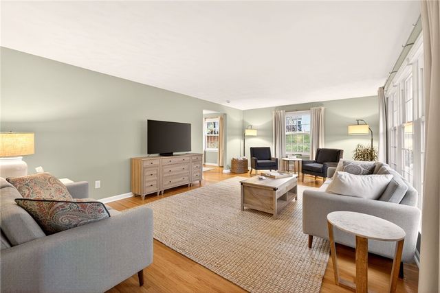 9 Sandpiper Lane, Pittsford, NY 14534