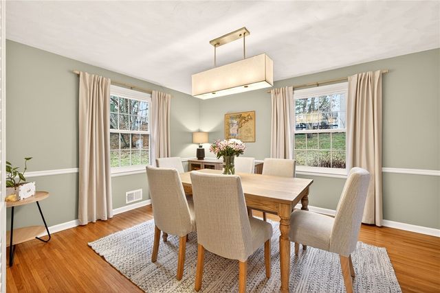 9 Sandpiper Lane, Pittsford, NY 14534