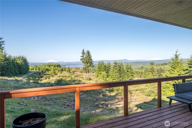 250 Red Rock Drive, Castle Rock, WA 98611