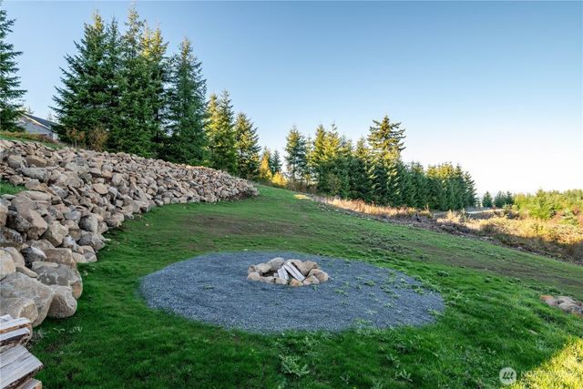 250 Red Rock Drive, Castle Rock, WA 98611