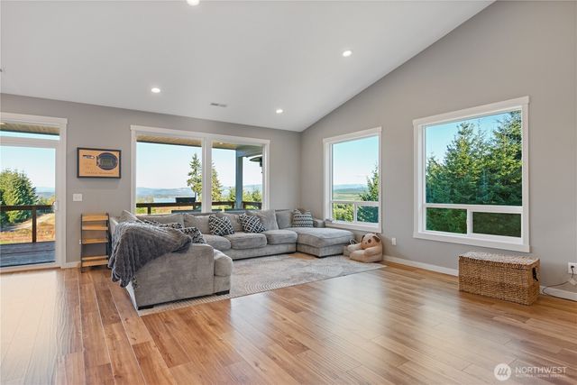 250 Red Rock Drive, Castle Rock, WA 98611