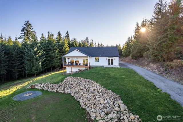 250 Red Rock Drive, Castle Rock, WA 98611