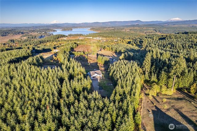 250 Red Rock Drive, Castle Rock, WA 98611