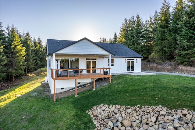 250 Red Rock Drive, Castle Rock, WA 98611