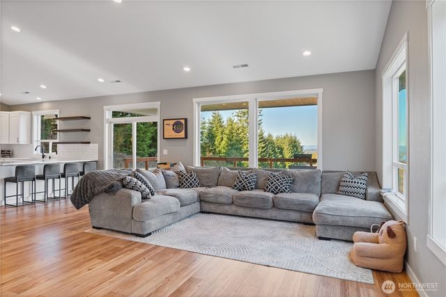 250 Red Rock Drive, Castle Rock, WA 98611