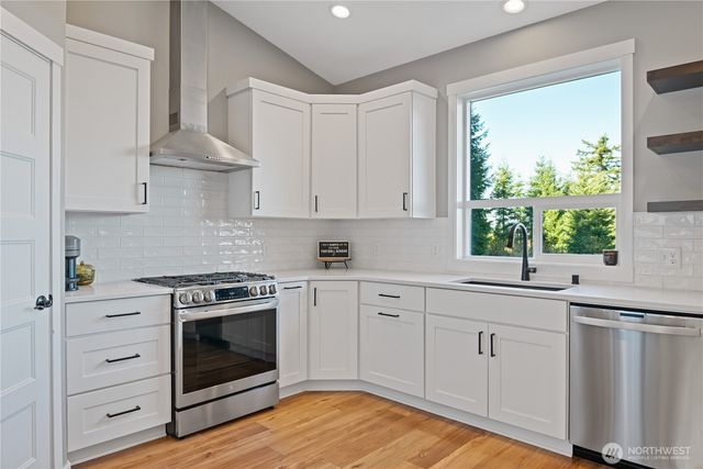 250 Red Rock Drive, Castle Rock, WA 98611