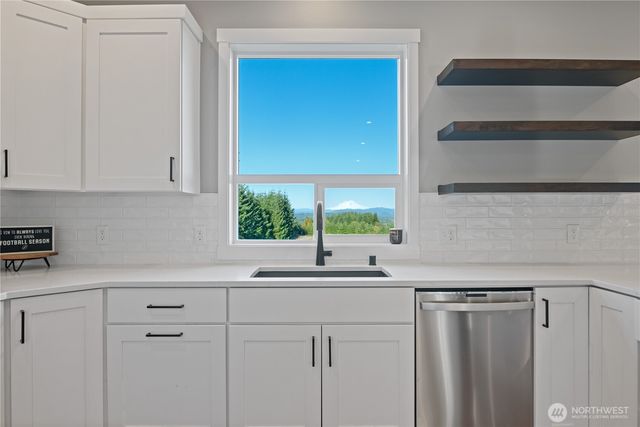 250 Red Rock Drive, Castle Rock, WA 98611