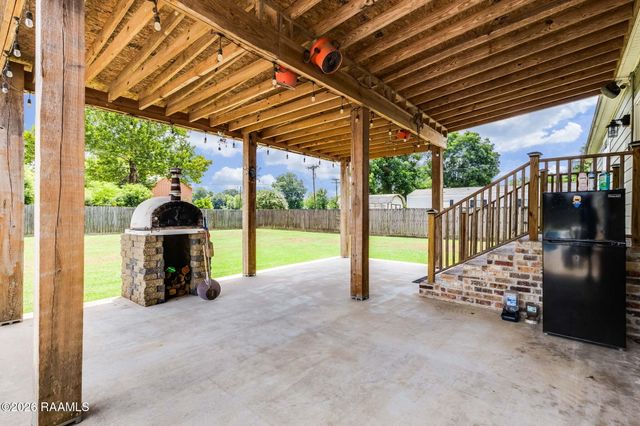 1033 Deanna Lane, Broussard, LA 70518