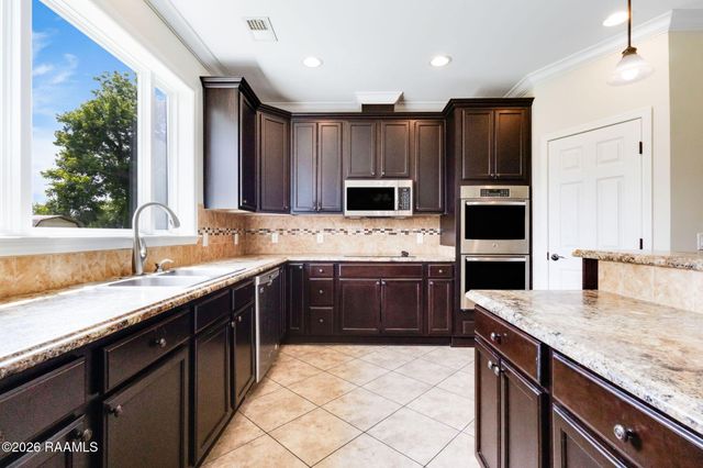 1033 Deanna Lane, Broussard, LA 70518