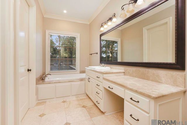 15009 Via Horti Ct, Baton Rouge, LA 70810