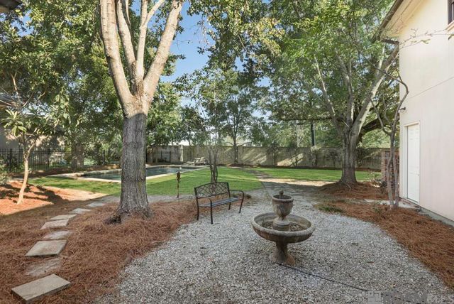 15009 Via Horti Ct, Baton Rouge, LA 70810