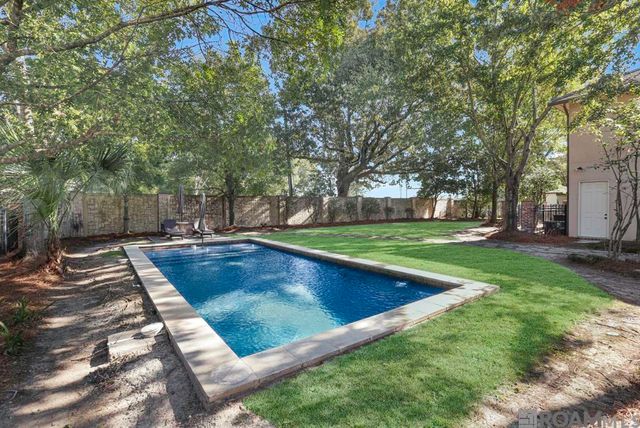 15009 Via Horti Ct, Baton Rouge, LA 70810