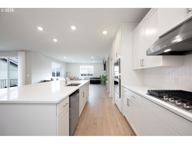 16800 Sw DOWITCHER Ln, Beaverton, OR 97007