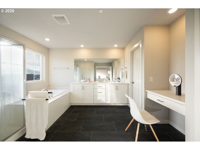 16800 Sw DOWITCHER Ln, Beaverton, OR 97007