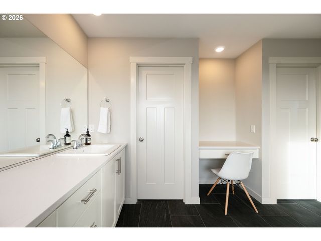 16800 Sw DOWITCHER Ln, Beaverton, OR 97007