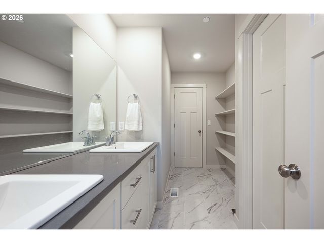 16800 Sw DOWITCHER Ln, Beaverton, OR 97007