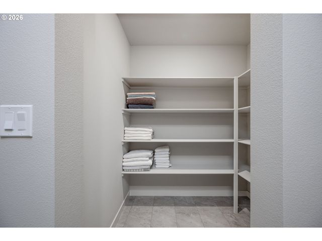 16800 Sw DOWITCHER Ln, Beaverton, OR 97007