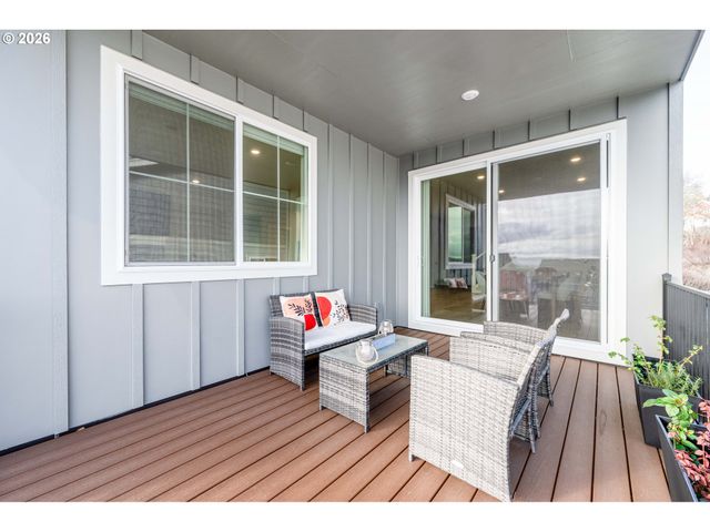 16800 Sw DOWITCHER Ln, Beaverton, OR 97007