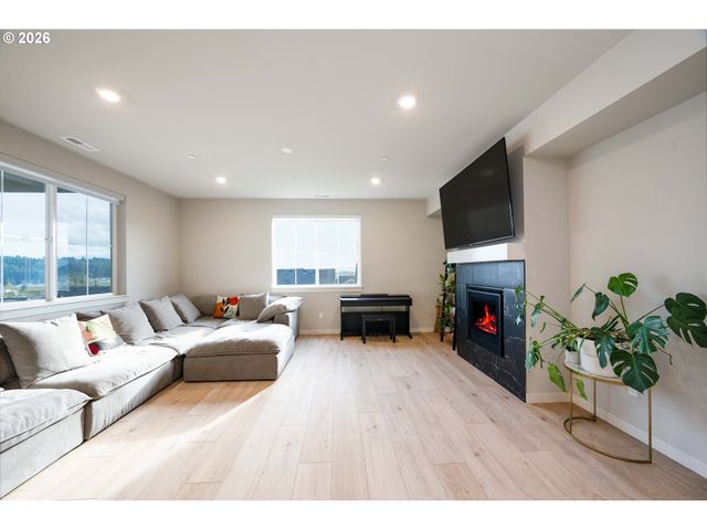 16800 Sw DOWITCHER Ln, Beaverton, OR 97007