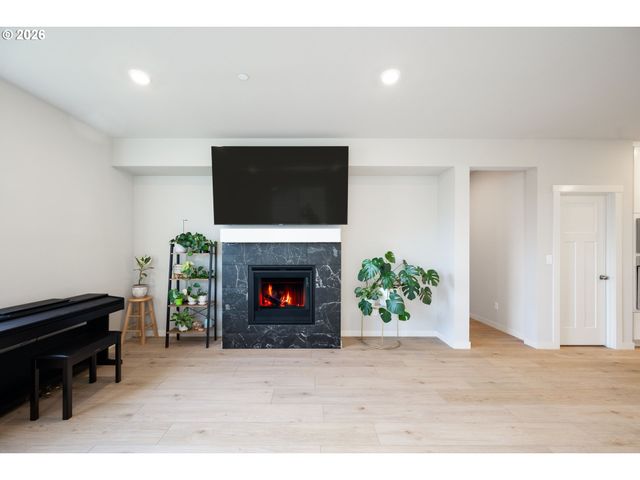 16800 Sw DOWITCHER Ln, Beaverton, OR 97007