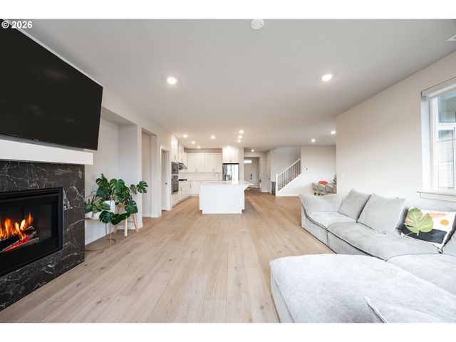 16800 Sw DOWITCHER Ln, Beaverton, OR 97007