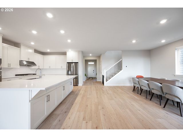 16800 Sw DOWITCHER Ln, Beaverton, OR 97007