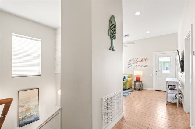 640 Gulf Village Dr, Port Aransas, TX 78373