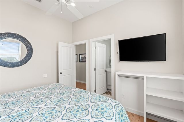 640 Gulf Village Dr, Port Aransas, TX 78373