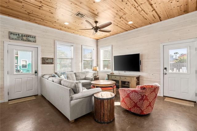 640 Gulf Village Dr, Port Aransas, TX 78373