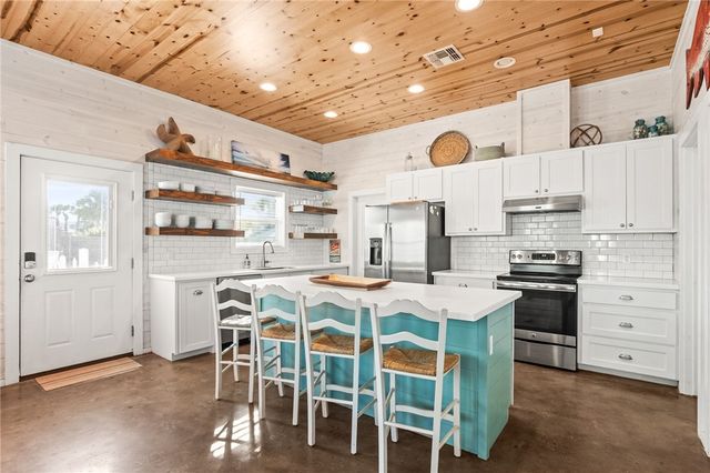 640 Gulf Village Dr, Port Aransas, TX 78373