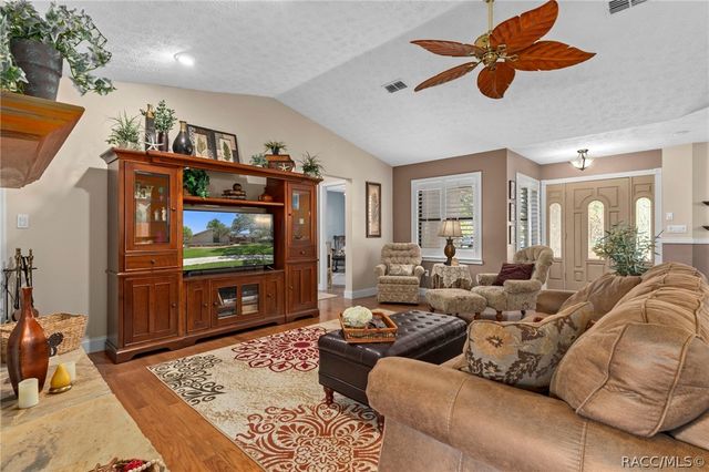 1330 N Hunterston Point, Crystal River, FL 34429