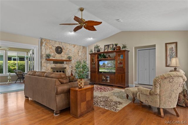 1330 N Hunterston Point, Crystal River, FL 34429