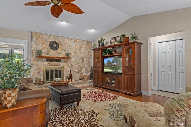 1330 N Hunterston Point, Crystal River, FL 34429