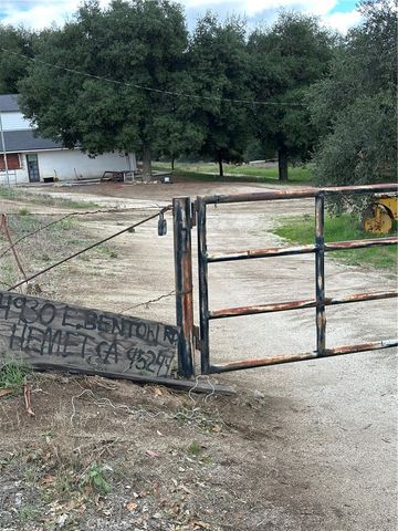 34930 Benton Road, Hemet, CA 92544