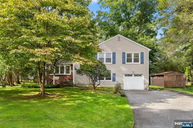 12 John Circle, Norwood, NJ 07648
