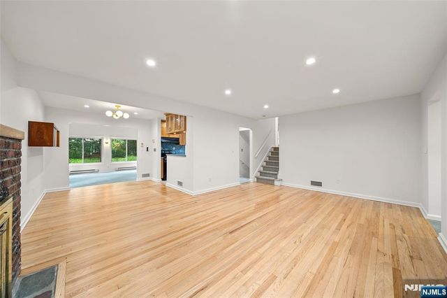 12 John Circle, Norwood, NJ 07648