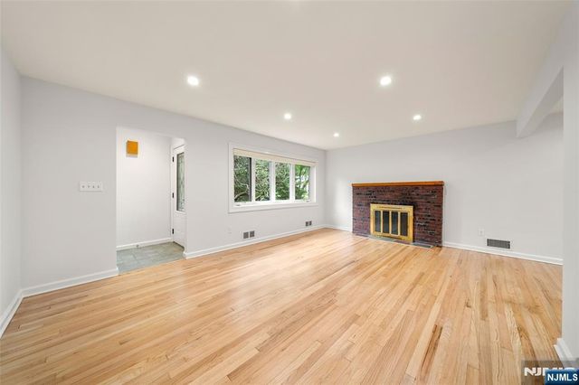 12 John Circle, Norwood, NJ 07648