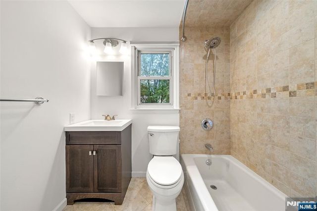 12 John Circle, Norwood, NJ 07648